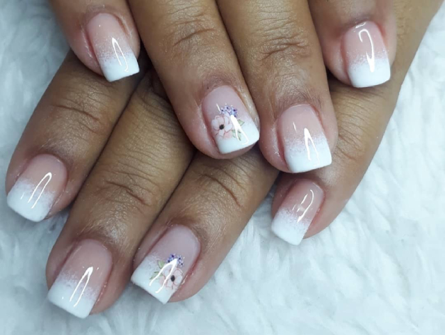 Como fazer o esmalte durar mais nas férias: dicas para praia e piscina